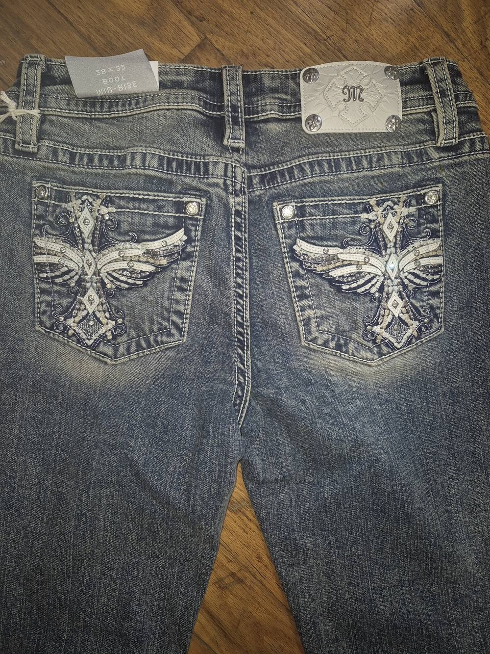 NWT Woman's Miss Me Women's Blue Embroidered Pocket Jeans